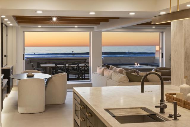 Detail Gallery Image 2 of 12 For 2016 Ocean Front, Del Mar,  CA 92014 - 4 Beds | 4 Baths
