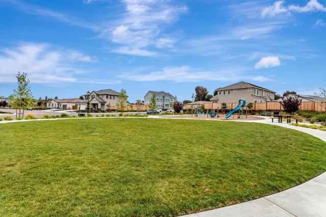 172 Vienna Way, Hollister CA: https://media.crmls.org/mediaz/7ca226a3-b12d-4da3-b0d3-31c8f43cb681.jpg