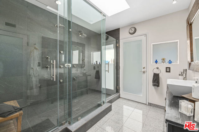 8670 Allenwood Road, Los Angeles CA: https://media.crmls.org/mediaz/7ca3b0f4-89f5-4639-8d2f-4d951e729e1d.jpg