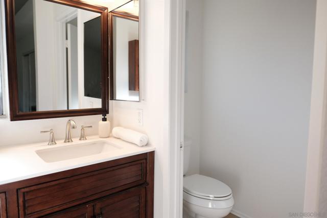 4835 Glenhaven Dr, Oceanside CA: https://media.crmls.org/mediaz/7ca3eb27-246f-4e9a-8808-12c0f1209855.jpg