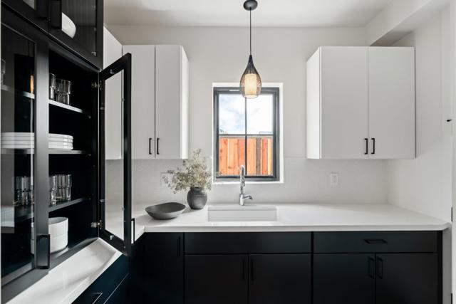 535 Creekside Court, Half Moon Bay CA: https://media.crmls.org/mediaz/7ca3fa9f-b2e2-4594-a3fa-68429cb90fb2.jpg