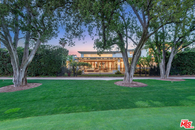 10424 Valley Spring Lane, Toluca Lake CA: https://media.crmls.org/mediaz/7ca48e53-c20e-4b4a-af4c-68dd10f8c07f.jpg