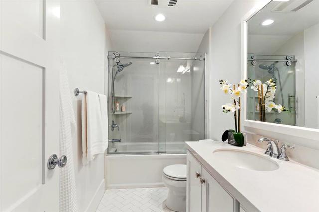 16218 George St, Los Gatos CA: https://media.crmls.org/mediaz/7ca4f86c-5c83-4d1d-aaed-71edba822d4e.jpg