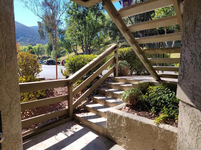 7336 Mission Dam Terrace, Santee CA: https://media.crmls.org/mediaz/7ca527ab-4127-46a2-b12e-ddf004f5304e.jpg