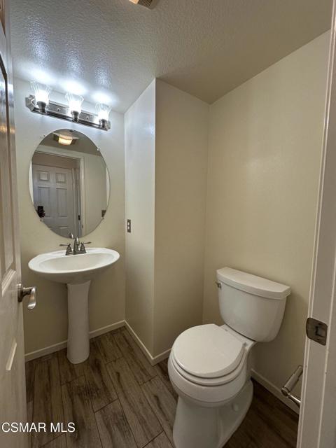 1755 Empty Saddle Road, Simi Valley CA: https://media.crmls.org/mediaz/7ca53628-7aa6-4764-8e09-6b2150796c97.jpg