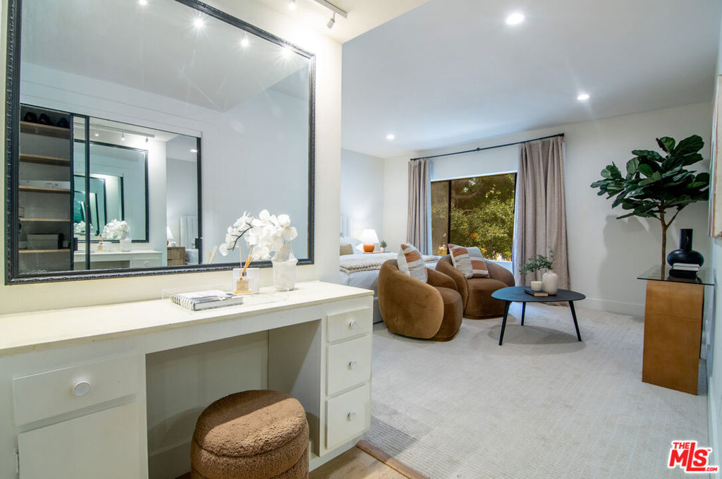 https://media.crmls.org/mediaz/7ca5ae0d-fa47-4964-8d40-5ead1c4dc4d2.jpg?preset=X-Large