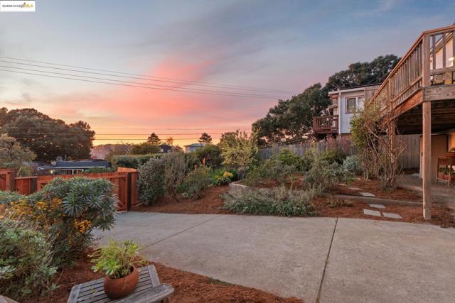 608 Colusa Ave, Berkeley CA: https://media.crmls.org/mediaz/7ca6e0c7-e1f3-4a2a-8226-08e06ea263d3.jpg