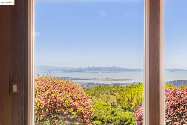 1 Garden Dr, Kensington CA: https://media.crmls.org/mediaz/7ca7257d-84fb-410f-b07f-13c39650cb9c.jpg