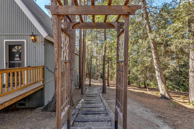 52402 Pine Ridge Road, Idyllwild CA: https://media.crmls.org/mediaz/7ca731d9-9df7-487e-b3a4-de544f9b9d52.jpg
