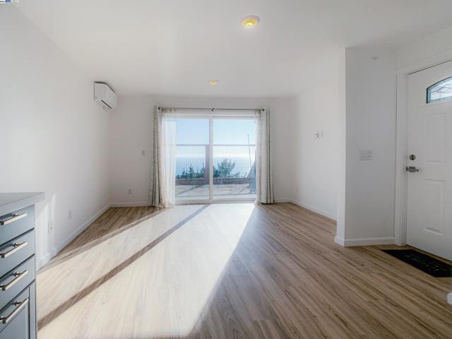 532 Heathcliff Dr, Pacifica CA: https://media.crmls.org/mediaz/7ca74713-96a2-45ce-9982-f16fd3c0c1b4.jpg