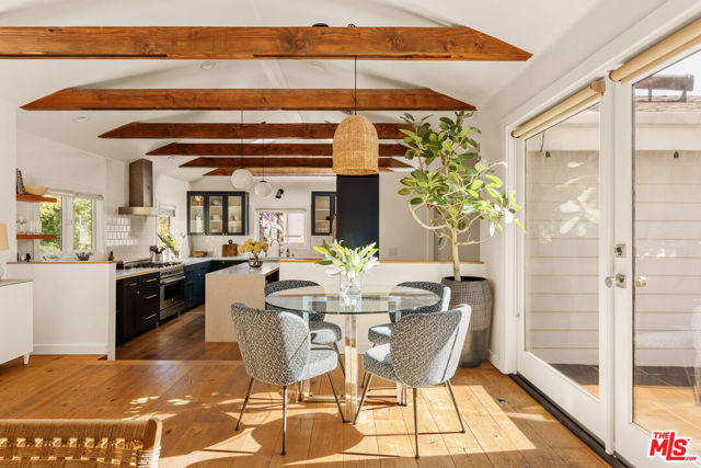 8556 Ridpath Drive, Los Angeles CA: https://media.crmls.org/mediaz/7ca85539-237c-4f68-89b5-b25e2a72adc3.jpg