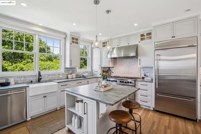 6051 MARGARIDO Dr, Oakland CA: https://media.crmls.org/mediaz/7ca89998-d612-4f56-ad15-8d632aa2b6cb.jpg