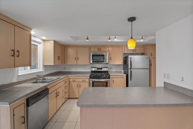 2518 S Sierra Madre, Palm Springs CA: https://media.crmls.org/mediaz/7ca8f84a-dfc9-48f2-8535-74eb557a66da.jpg