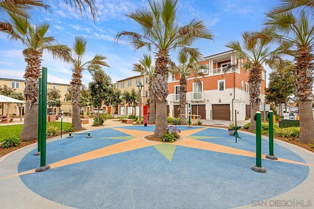 819 Kennebeck Ct, San Diego CA: https://media.crmls.org/mediaz/7caa92b7-c63c-4001-99c4-2f55de414a7b.jpg
