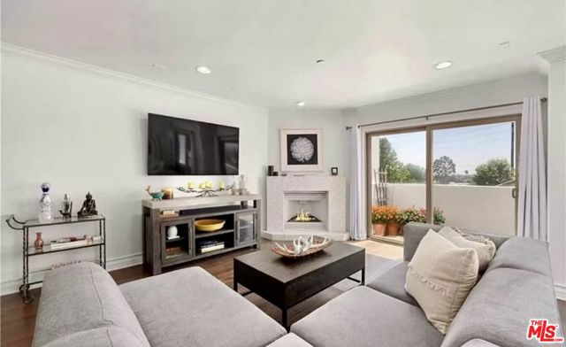 1621 Barry Avenue, Los Angeles CA: https://media.crmls.org/mediaz/7caac516-82fc-42a8-8ad9-e937ca6c52eb.jpg
