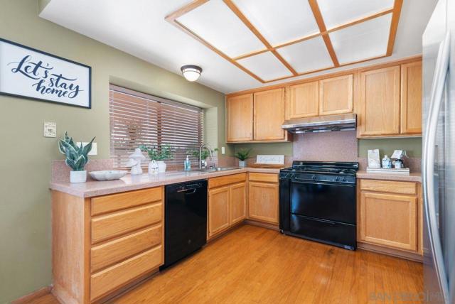 1541 Vaquero Gln, Escondido CA: https://media.crmls.org/mediaz/7caada5b-43c0-40bc-be22-ed01fa60dde5.jpg