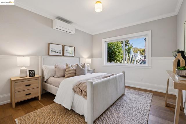 1642 10Th St, Berkeley CA: https://media.crmls.org/mediaz/7cab37d7-3a8c-4be9-93ab-dd3c20fca711.jpg