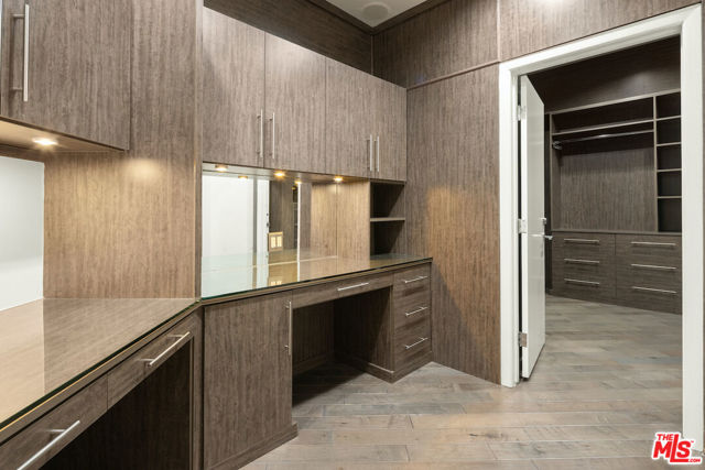 2231 Sunset Plaza Drive, Los Angeles CA: https://media.crmls.org/mediaz/7cabaca7-7921-47b1-a843-8b2458abad0d.jpg