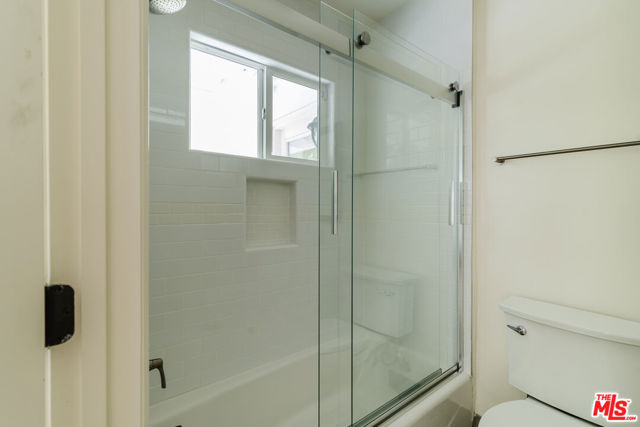 15514 Del Gado Drive, Sherman Oaks CA: https://media.crmls.org/mediaz/7cabd395-27ca-46c1-9d66-b910503570db.jpg