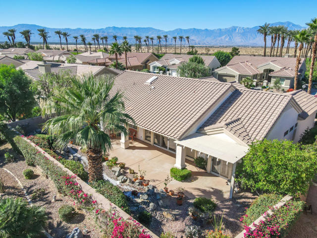 35882 Royal Sage Court, Palm Desert CA: https://media.crmls.org/mediaz/7cac1561-8345-40ae-9606-f94be69437cc.jpg