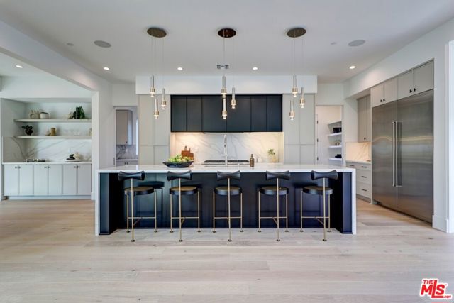 1246 Morningside Way, Venice CA: https://media.crmls.org/mediaz/7cac1f7b-b69e-4cf1-8e4e-40d0605770bc.jpg
