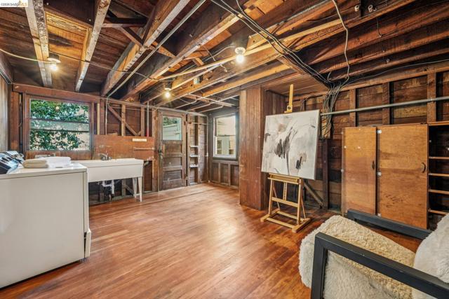 21 Portsmouth Road, Piedmont CA: https://media.crmls.org/mediaz/7cac27e9-1fe8-4e74-8462-9e06869c95b8.jpg