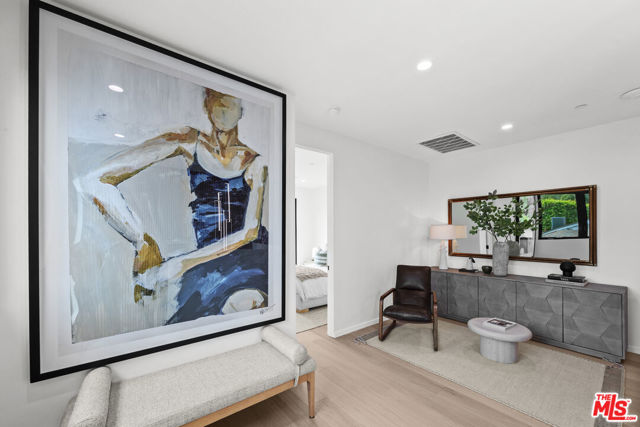2631 Castle Heights Place, Los Angeles CA: https://media.crmls.org/mediaz/7caca53c-c8be-43f3-9b63-86ee03b60b85.jpg