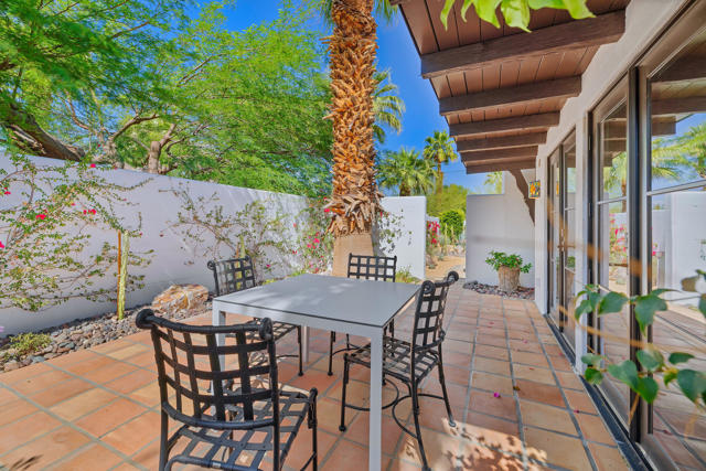 52862 Eisenhower Drive Drive, La Quinta CA: https://media.crmls.org/mediaz/7cacfc59-363b-4b15-b58e-e12cb7ccf2e8.jpg