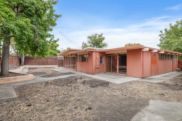 3728 Carlson Circle, Palo Alto CA: https://media.crmls.org/mediaz/7cad0c13-a44c-4738-95a6-79733d5c7dbd.jpg