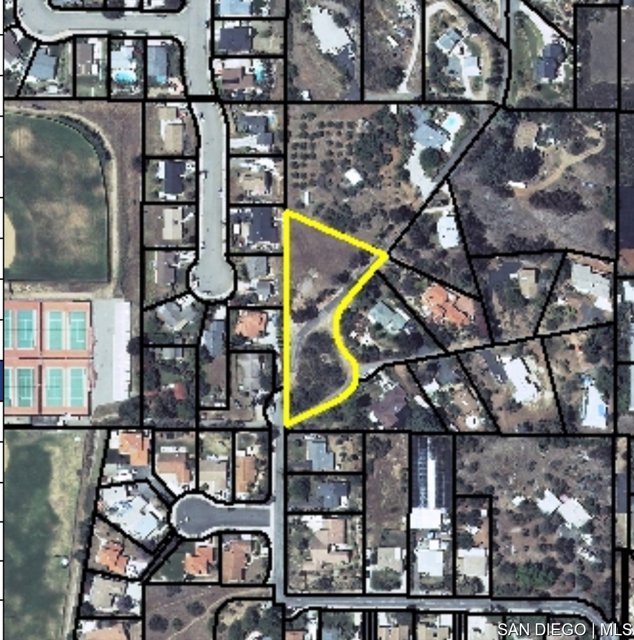 1649 San Luis Rey AVE, Vista CA: https://media.crmls.org/mediaz/7cad6bbc-ba51-492f-b18d-f410a94eff7f.jpg