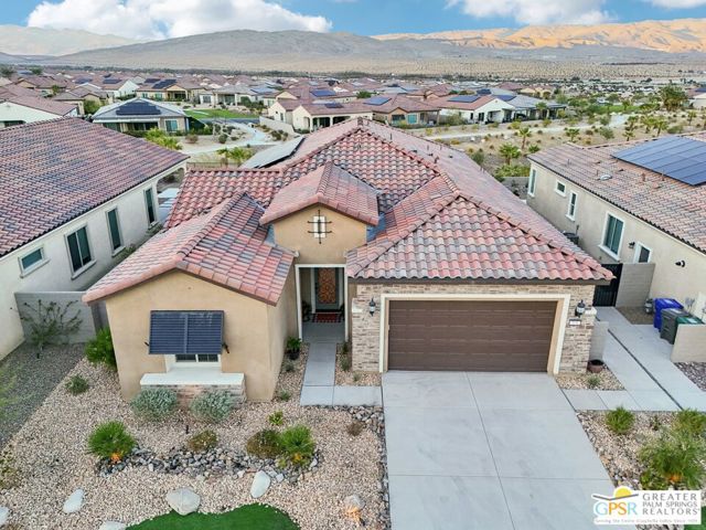 101 Zinfandel, Rancho Mirage CA: https://media.crmls.org/mediaz/7cad9cd0-549b-46b3-9c87-2255e4c15f63.jpg