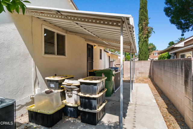 6449 Quakertown Avenue, Woodland Hills CA: https://media.crmls.org/mediaz/7cadbfbc-cb20-49da-8a80-0c2d38c24bda.jpg