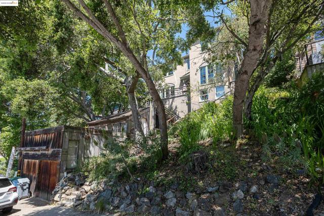 1001 Cragmont Ave, Berkeley CA: https://media.crmls.org/mediaz/7cae3495-b93a-4c0f-8e75-8246dd6bb4e7.jpg