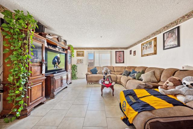 66765 Ironwood Drive, Desert Hot Springs CA: https://media.crmls.org/mediaz/7cae544a-832f-4819-893b-fde40b26746a.jpg