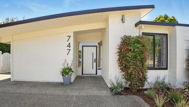 747 De Soto Drive, Palo Alto CA: https://media.crmls.org/mediaz/7cae9d17-1105-4b5b-93f6-4f2d38422157.jpg