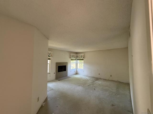 7551 Rainswept Ln, San Diego CA: https://media.crmls.org/mediaz/7caea054-c1ee-4d0b-a527-9aaedea64b3e.jpg