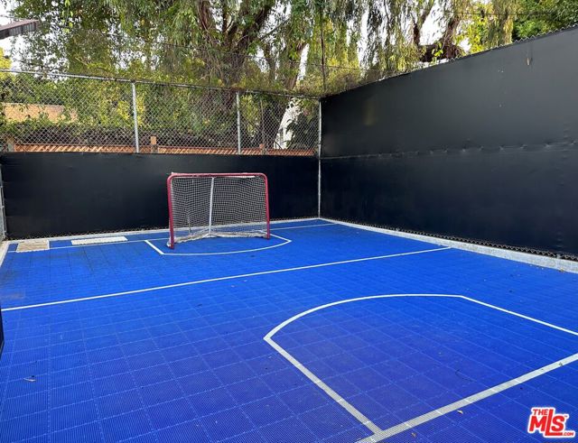 616 21st Street, Santa Monica CA: https://media.crmls.org/mediaz/7cafc4f1-67ee-4a79-ab2c-0846bb60739c.jpg