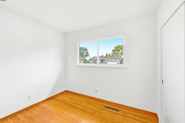 Image 30 of 41 For 5169 Lawler Ave