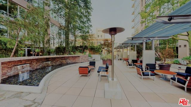 1111 S Grand Avenue, Los Angeles CA: https://media.crmls.org/mediaz/7cb10e87-6cd8-417c-84df-d0634ce07ea7.jpg