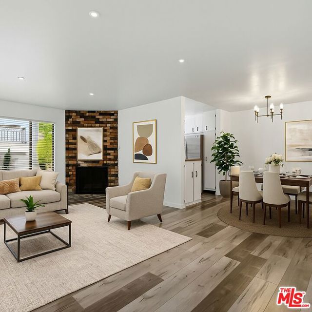 1640 S Bentley Avenue, Los Angeles CA: https://media.crmls.org/mediaz/7cb176f9-20a4-4924-b144-42280573b572.jpg