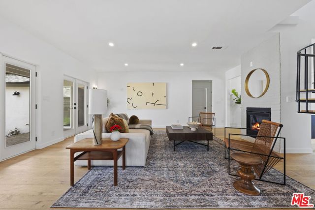 3908 Bentley Avenue, Culver City CA: https://media.crmls.org/mediaz/7cb18b00-4308-4961-b401-96281150e2de.jpg