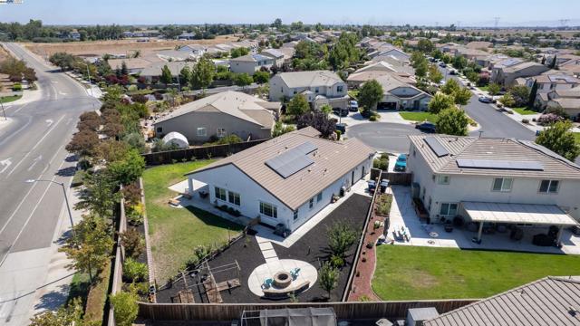 917 Talaria Ct, Oakley CA: https://media.crmls.org/mediaz/7cb1d1dd-4ae6-43ad-b575-af53e77fdfed.jpg