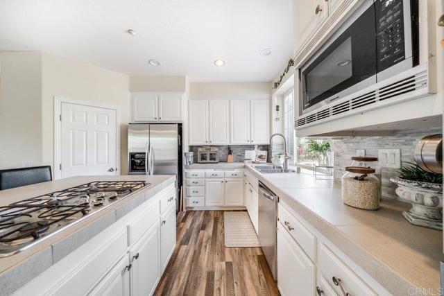 Detail Gallery Image 17 of 72 For 2312 Orchard View Ln., Escondido,  CA 92027 - 4 Beds | 3 Baths