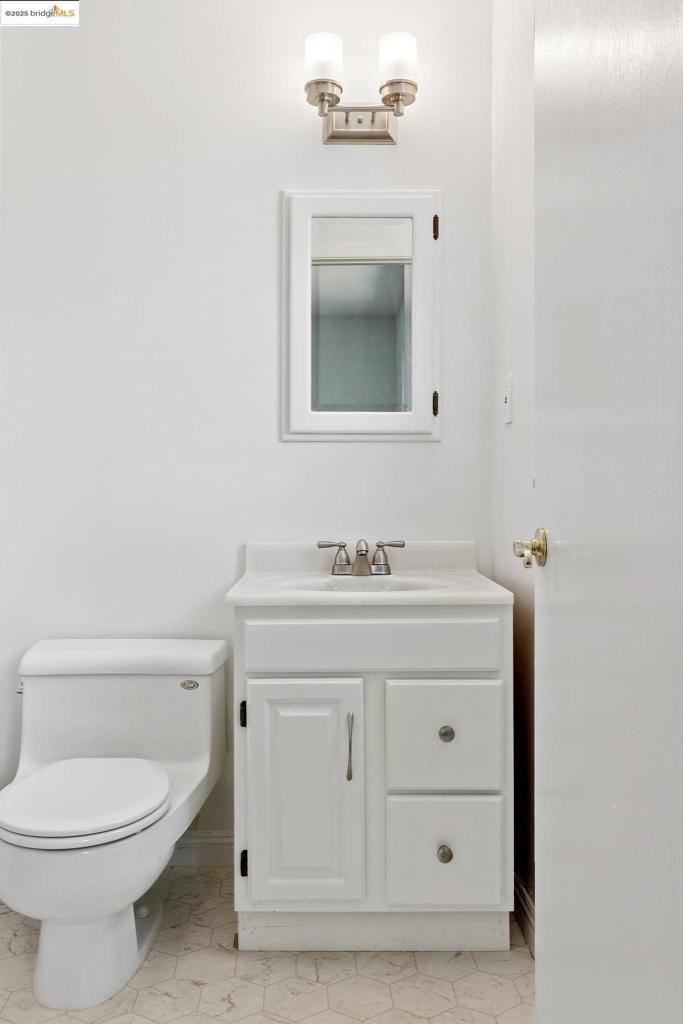 https://media.crmls.org/mediaz/7cb256f3-cf4c-48a4-bddc-a84efba20060.jpg?preset=X-Large