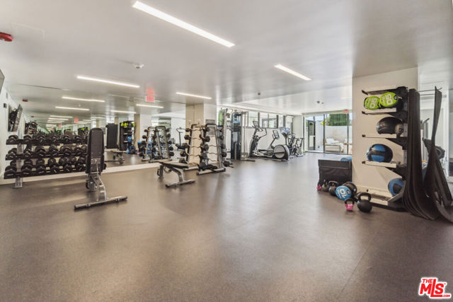 818 N Doheny Drive, West Hollywood CA: https://media.crmls.org/mediaz/7cb27f7d-5b1d-4527-9e6c-38a6bc5de58a.jpg