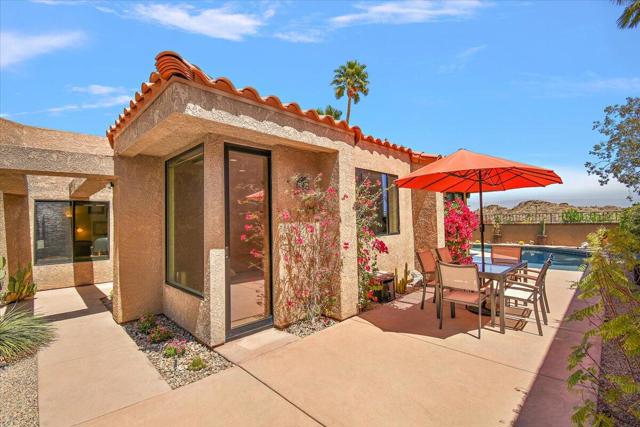 11 Vista Loma Drive, Rancho Mirage CA: https://media.crmls.org/mediaz/7cb296d6-1d5e-4123-b44f-a4061e13376f.jpg