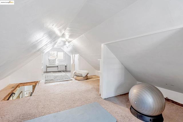 4801 Fairfax Ave, Oakland CA: https://media.crmls.org/mediaz/7cb2deff-4d1b-4ae7-ac20-cc980435dd5f.jpg