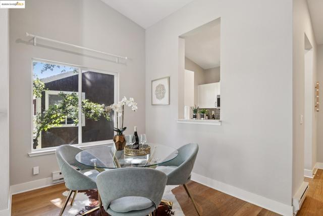 96 Bayside Ct, Richmond CA: https://media.crmls.org/mediaz/7cb4e736-35b2-4b37-93bb-f45b4315a009.jpg