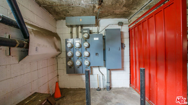 517 Fischer Street, Glendale CA: https://media.crmls.org/mediaz/7cb4e87a-b50f-45f4-8046-da94028dd110.jpg
