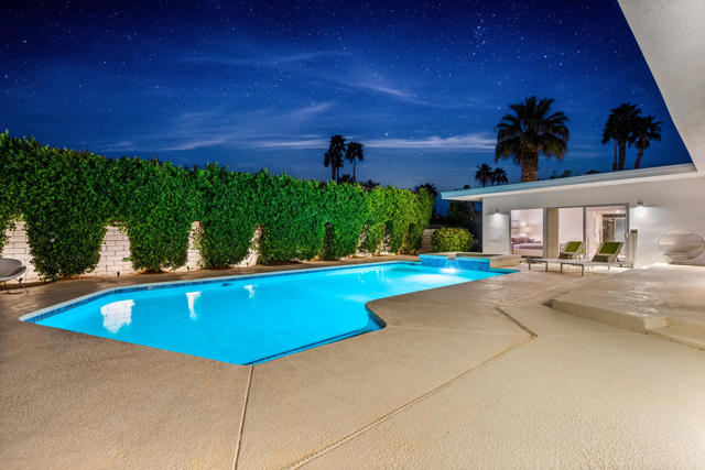Image 47 of 60 For 76080 Fairway Drive